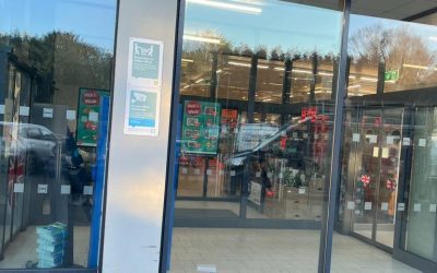 Shop window replacement a laminated safety double glaze unit