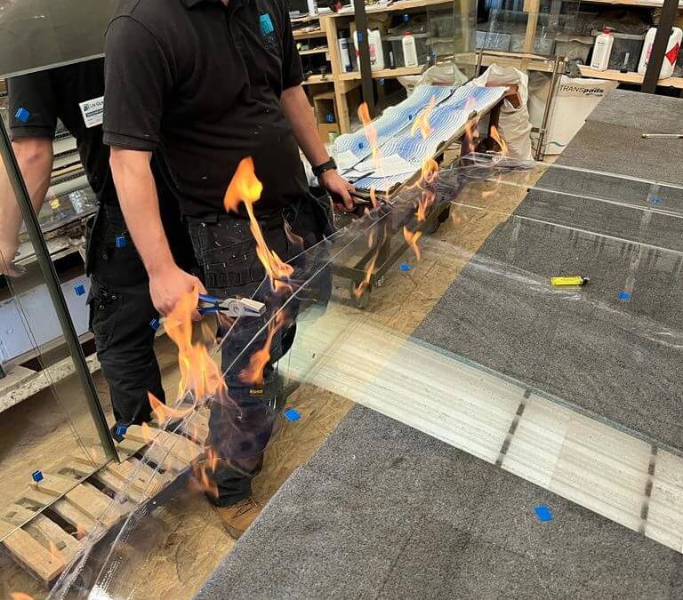 Cutting a curve in glass with LN Glazing
